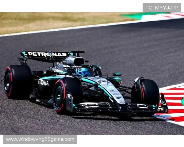 F1赛季最新动态：梅赛德斯车队引擎升级与红牛争夺战升级