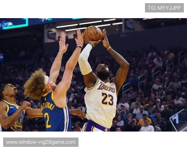 NBA最新动态：湖人队伤情更新詹姆斯恢复情况乐观 勇士与凯尔特人季后赛前景分析